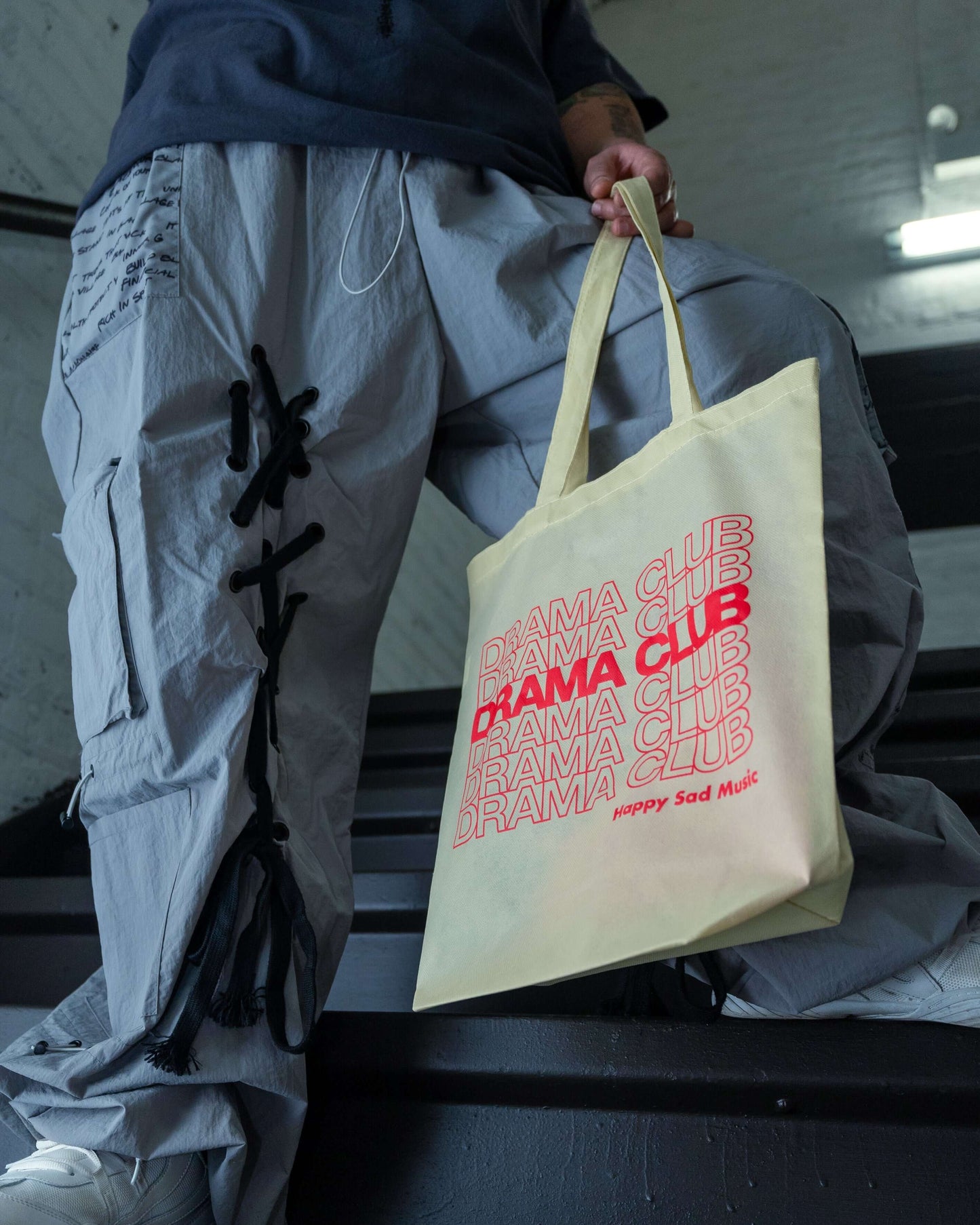 Via holding DRAMA Shopper Tote Bag