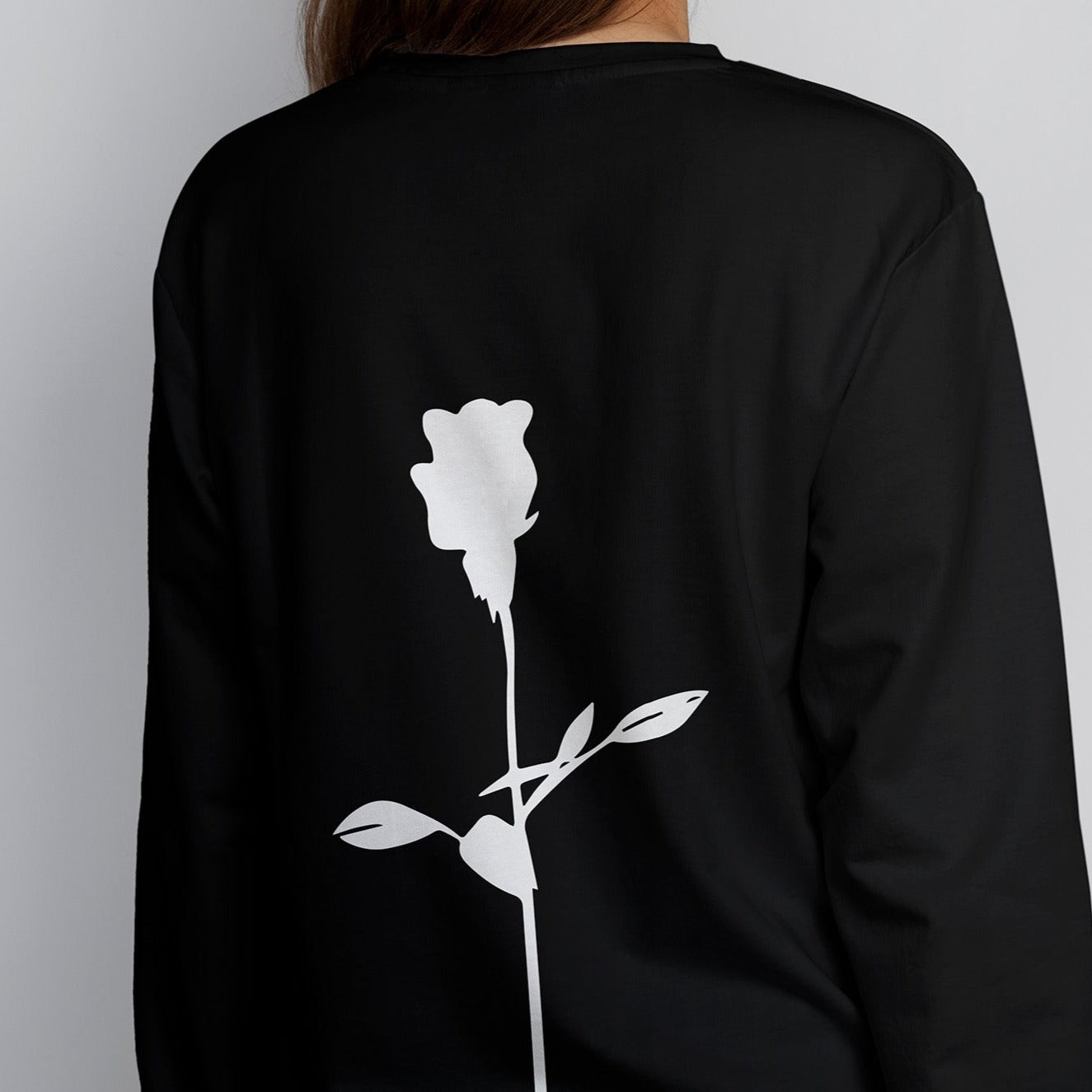 4-DRAMA-ROSE-LONGSLEEVE-BACK-WOMAN